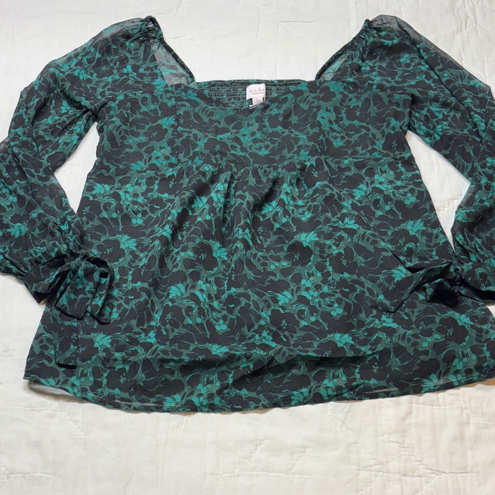 Isabel Maternity by Ingrid & Isabel NWT Black & Green Floral Empire Waist Top